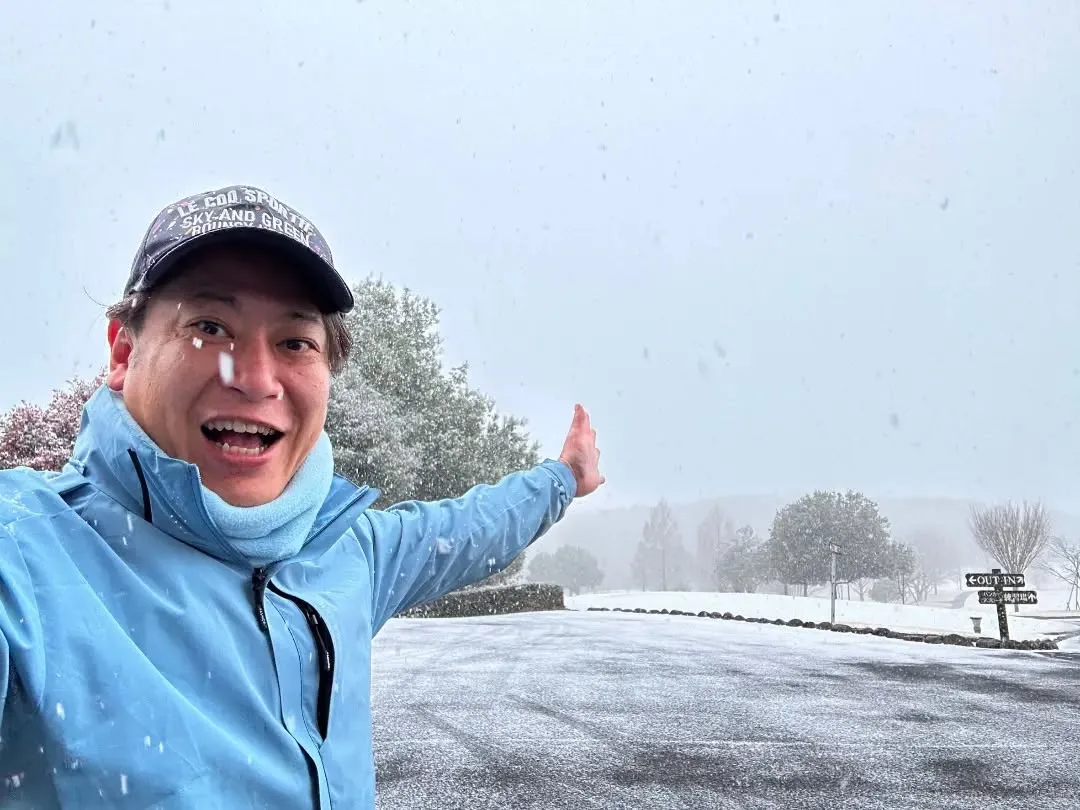 まさかの雪の中❄ゴルフぅぅーーー🏌‍♀🤣